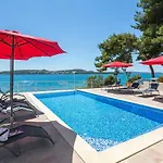 Apartment Gem Of The Sea Luxury With Brand New Heating Infinity Pool
