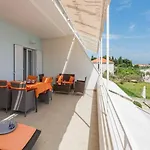 Apartment Gem Of The Sea Luxury With Brand New Heating Infinity Pool