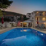 Apartment Gem Of The Sea Luxury With Brand New Heating Infinity Pool *
