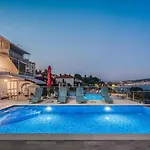 Gem Of The Sea Luxury With Brand New Heating Infinity Pool