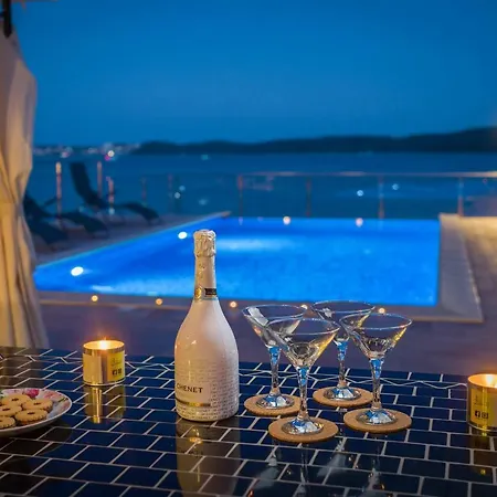 شقة Gem Of The Sea Luxury With Brand New Heating Infinity Pool