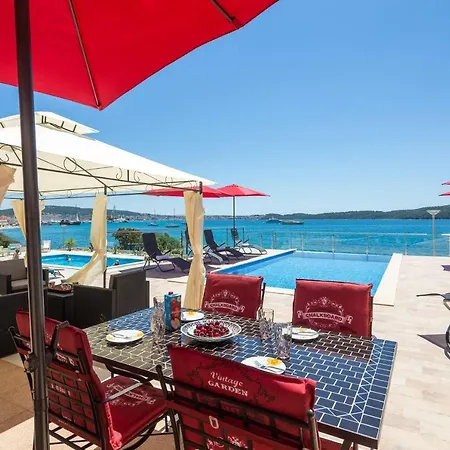 Gem Of The Sea Luxury With Brand New Heating Infinity Pool Apartment Trogir