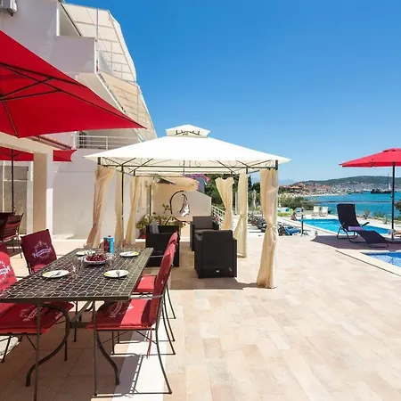 Gem Of The Sea Luxury With Brand New Heating Infinity Pool Apartment Trogir