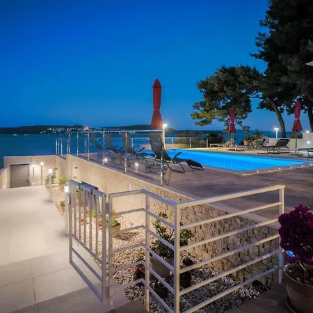 Gem Of The Sea Luxury With Brand New Heating Infinity Pool Apartment Trogir